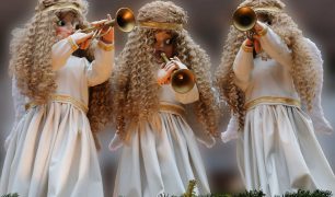angel-christmas-decoration-trumpet