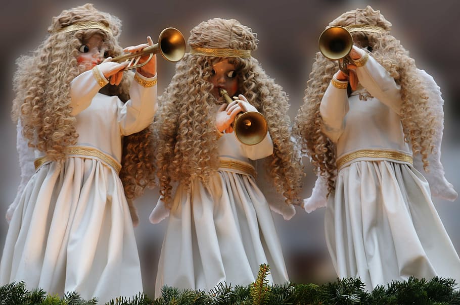 angel-christmas-decoration-trumpet